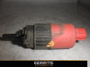 Used Rear screen washer pump Volvo V40 (VW) 2.0 16V Price € 19,99 Margin scheme offered by Gerrits Automotive