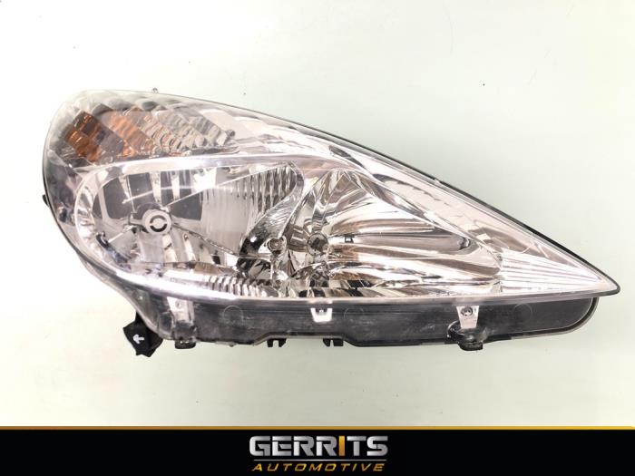 Używane Reflektor prawy Peugeot 607 (9D/U) 2.2 HDi 16V FAP Cena € 149,99 Procedura marży oferowane przez Gerrits Automotive BV