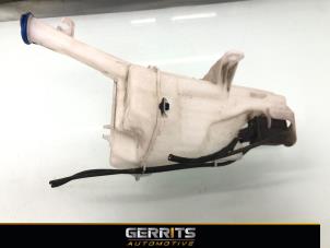 Used Front windscreen washer reservoir Hyundai i20 1.2i 16V Price € 39,99 Margin scheme offered by Gerrits Automotive
