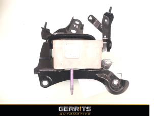 Used Gearbox mount Toyota Corolla Cross 2.0 VVT-i 16V Hybrid Price € 49,99 Margin scheme offered by Gerrits Automotive