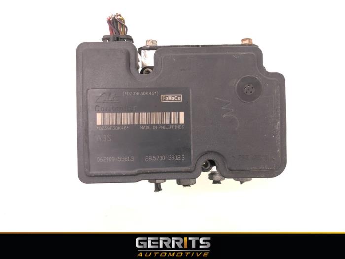 ABS pump from a Ford Fiesta 6 (JA8) 1.25 16V 2009