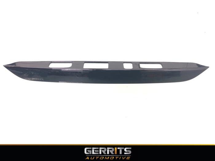 Begagnade Dekorstripe, baklucka Toyota Corolla Cross 2.0 VVT-i 16V Hybrid 200 Pris € 74,99 Marginaltabell erbjuds av Gerrits Automotive BV
