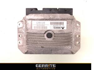 Usagé Calculateur moteur Renault Clio III (BR/CR) 1.6 16V Prix € 49,99 Règlement à la marge proposé par Gerrits Automotive