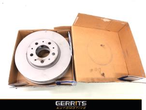 Used Front brake disc Volvo V70 (GW/LW/LZ) 2.5 10V Price € 49,99 Margin scheme offered by Gerrits Automotive