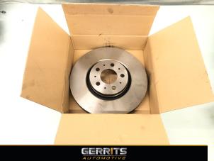 Used Front brake disc Volvo V70 (SW) 2.5 T 20V Price € 29,99 Margin scheme offered by Gerrits Automotive