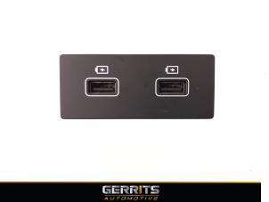 Usagé Connexion USB Renault Megane IV Estate (RFBK) 1.3 TCE 160 16V Prix € 34,99 Règlement à la marge proposé par Gerrits Automotive