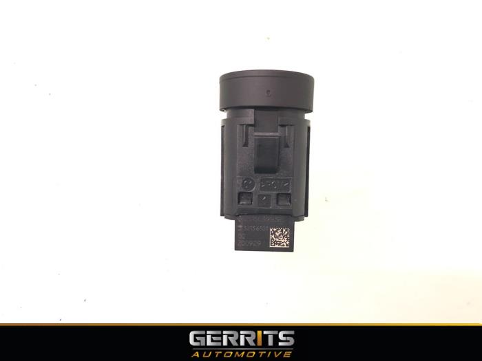 Start/stop switch from a Renault Megane IV Estate (RFBK) 1.3 TCE 160 16V 2021