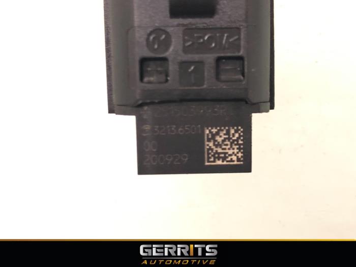 Start/stop switch from a Renault Megane IV Estate (RFBK) 1.3 TCE 160 16V 2021
