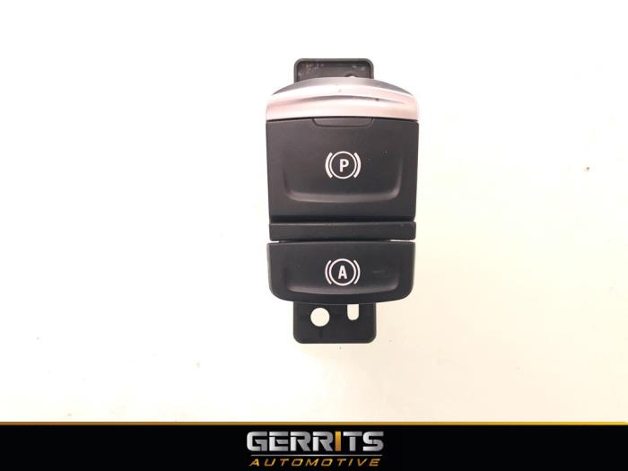 Interruptor de freno de mano de un Renault Megane IV Estate (RFBK) 1.3 TCE 160 16V 2021