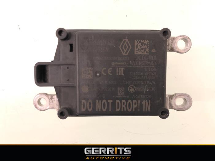Begagnade Radarsensor Renault Megane IV Estate (RFBK) 1.3 TCE 160 16V Pris € 174,99 Marginaltabell erbjuds av Gerrits Automotive BV