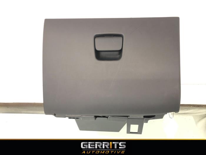 Begagnade Handskfack Citroen C3 Aircross I (2C/2R) 1.2 e-THP PureTech 110 Pris € 74,99 Marginaltabell erbjuds av Gerrits Automotive BV