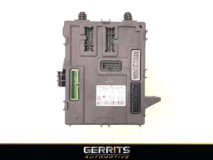 Gebrauchte Steuergerät Body Control Renault Megane IV (RFBB) 1.5 Energy dCi 110 Preis € 74,99 Margenregelung angeboten von Gerrits Automotive BV