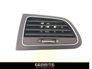 Używane Kratka wentylacyjna deski rozdzielczej Renault Megane IV (RFBB) 1.5 Energy dCi 110 Cena € 24,99 Procedura marży oferowane przez Gerrits Automotive