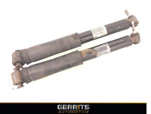 Używane Zestaw amortyzatorów Renault Megane IV (RFBB) 1.5 Energy dCi 110 Cena € 49,99 Procedura marży oferowane przez Gerrits Automotive