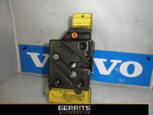 Usagé Serrure arrière droite Volvo XC90 I 2.4 D5 20V Prix € 34,99 Règlement à la marge proposé par Gerrits Automotive