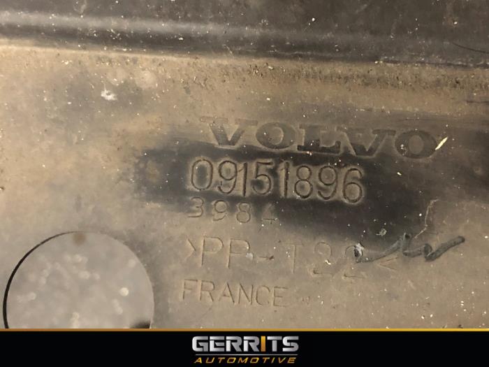 Bash plate from a Volvo V70 (SW) 2.4 D 20V 2003