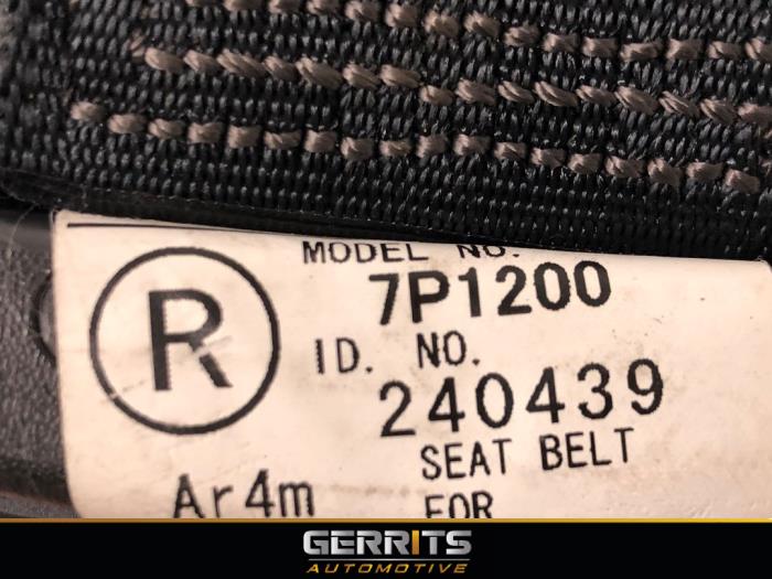 Rear seatbelt, right from a Toyota Aygo (B10) 1.0 12V VVT-i 2006