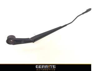 Used Front wiper arm Ford Transit Connect (PJ2) 1.6 TDCi 16V 95 Price € 30,24 Inclusive VAT offered by Gerrits Automotive