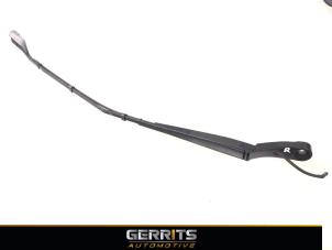 Used Front wiper arm Peugeot 5008 II (M4/MC/MJ/MR) 1.6 THP 16V Price € 34,99 Margin scheme offered by Gerrits Automotive