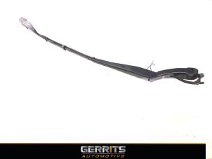 Used Front wiper arm Peugeot 5008 II (M4/MC/MJ/MR) 1.6 THP 16V Price € 34,99 Margin scheme offered by Gerrits Automotive