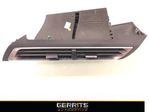 Używane Kratka wentylacyjna deski rozdzielczej Peugeot 5008 II (M4/MC/MJ/MR) 1.6 THP 16V Cena € 74,99 Procedura marży oferowane przez Gerrits Automotive