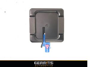 Używane Antena GPS Ford Fiesta 6 (JA8) 1.0 EcoBoost 12V Sport Cena € 29,99 Procedura marży oferowane przez Gerrits Automotive