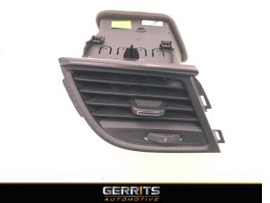 Usagé Grille aération tableau de bord Opel Zafira Tourer (P12) 1.4 Turbo 16V ecoFLEX Prix € 34,99 Règlement à la marge proposé par Gerrits Automotive