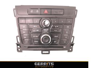 Używane Panel obslugi radia Opel Zafira Tourer (P12) 1.4 Turbo 16V ecoFLEX Cena € 99,99 Procedura marży oferowane przez Gerrits Automotive