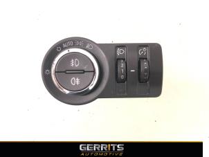 Usagé Commutateur lumière Opel Astra J (PC6/PD6/PE6/PF6) 1.4 Turbo 16V Prix € 19,99 Règlement à la marge proposé par Gerrits Automotive
