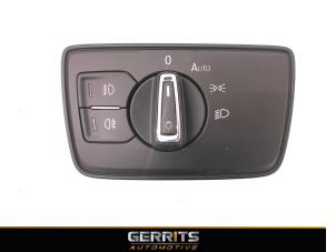 Usados Interruptor de luz Volkswagen Passat Variant (3G5) 1.4 TSI 16V Precio € 24,99 Norma de margen ofrecido por Gerrits Automotive