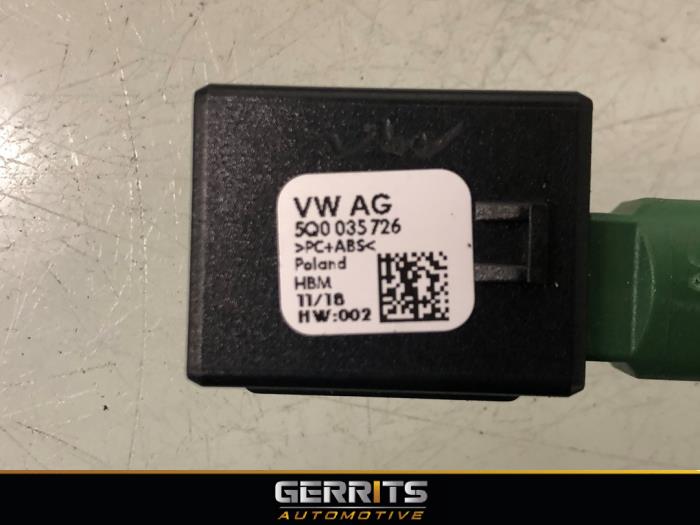 AUX / USB connection from a Volkswagen Passat Variant (3G5) 1.4 TSI 16V 2018