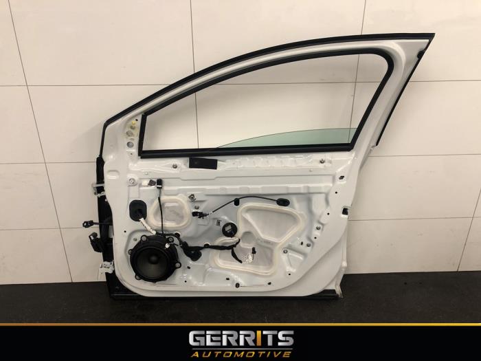 Front door 4-door, right from a Renault Megane IV Estate (RFBK) 1.0 TCE 2021