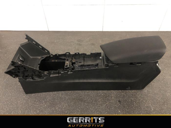 Begagnade Armstöd Renault Megane IV Estate (RFBK) 1.0 TCE Pris € 99,99 Marginaltabell erbjuds av Gerrits Automotive BV