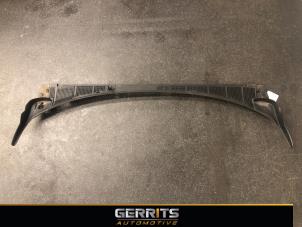Used Cowl top grille Renault Megane IV Estate (RFBK) 1.0 TCE Price € 29,99 Margin scheme offered by Gerrits Automotive