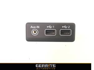 Used AUX / USB connection Renault Megane IV Estate (RFBK) 1.0 TCE Price € 74,99 Margin scheme offered by Gerrits Automotive