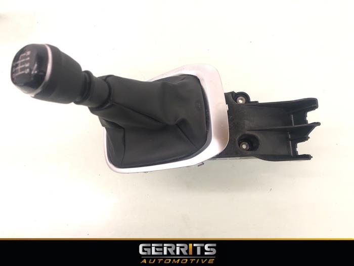 Gear stick from a Renault Megane IV Estate (RFBK) 1.0 TCE 2021