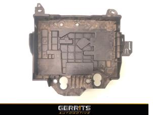 Używane Pojemnik na akumulator Renault Clio III (BR/CR) 1.5 dCi FAP Cena € 19,99 Procedura marży oferowane przez Gerrits Automotive
