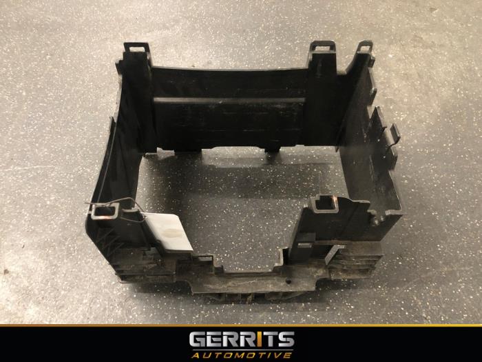 Begagnade Batterilåda Renault Clio III (BR/CR) 1.5 dCi FAP Pris € 19,99 Marginaltabell erbjuds av Gerrits Automotive BV