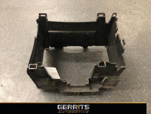 Usados Caja de batería Renault Clio III (BR/CR) 1.5 dCi FAP Precio € 19,99 Norma de margen ofrecido por Gerrits Automotive