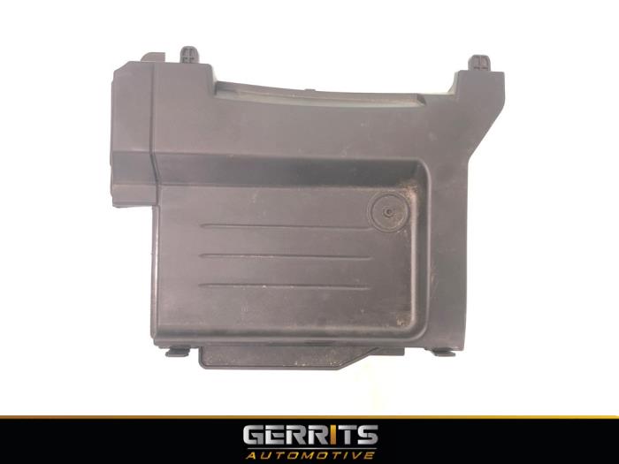Battery box from a Renault Clio III (BR/CR) 1.5 dCi FAP 2011