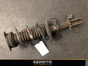 Used Front shock absorber rod, right Renault Clio III (BR/CR) 1.5 dCi FAP Price € 29,99 Margin scheme offered by Gerrits Automotive