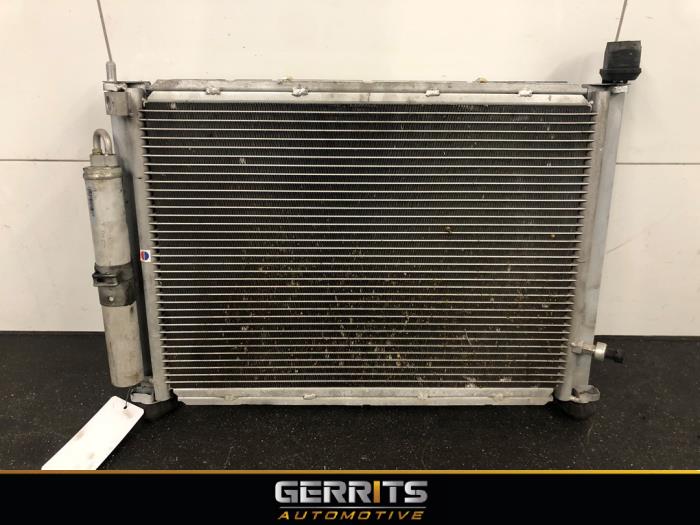 Radiator from a Renault Clio III (BR/CR) 1.5 dCi FAP 2011