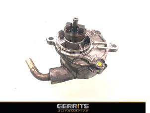 Used Vacuum pump (diesel) Mercedes Vito (638.1/2) 2.2 CDI 108 16V Price € 49,99 Margin scheme offered by Gerrits Automotive