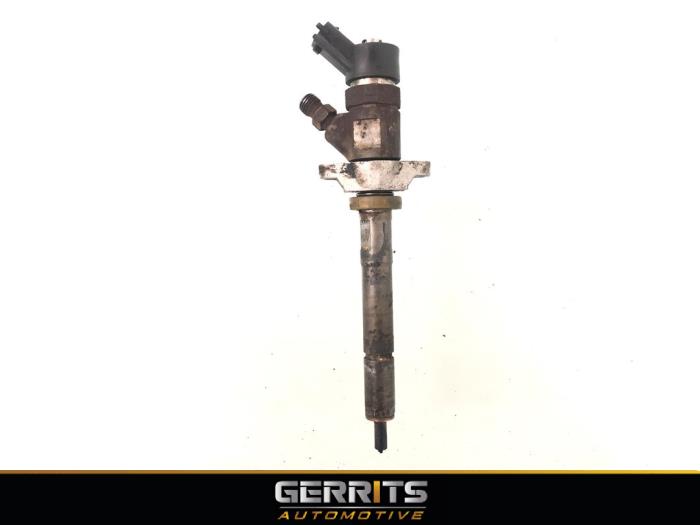 Injector (diesel) from a Peugeot 207/207+ (WA/WC/WM) 1.6 HDi 16V 2006