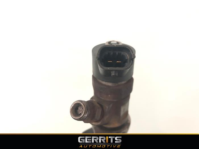 Injector (diesel) from a Peugeot 207/207+ (WA/WC/WM) 1.6 HDi 16V 2006
