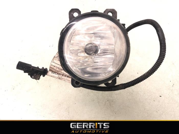 Fog light, front left from a Fiat Punto III (199) 0.9 TwinAir Turbo 100 2014