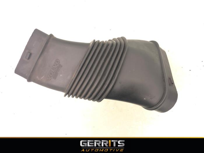 Air intake hose from a Volvo S60 II (FS) 2.4 D5 20V 2011