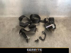 Used Rear seatbelt, centre Renault Clio IV (5R) 0.9 Energy TCE 90 12V Price € 34,99 Margin scheme offered by Gerrits Automotive