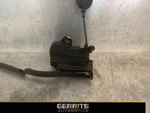 Used Rear door mechanism 4-door, right Renault Clio IV (5R) 0.9 Energy TCE 90 12V Price € 24,99 Margin scheme offered by Gerrits Automotive
