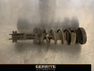 Used Front shock absorber rod, right Renault Trafic (1FL/2FL/3FL/4FL) 1.6 dCi Twin Turbo Price € 74,99 Margin scheme offered by Gerrits Automotive